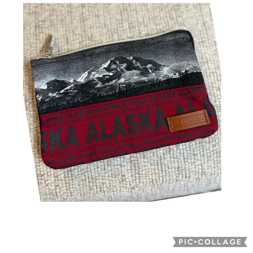Robin Ruth Alaska Clutch Wallet Mountain Print Travel Wristlet Black Red OS